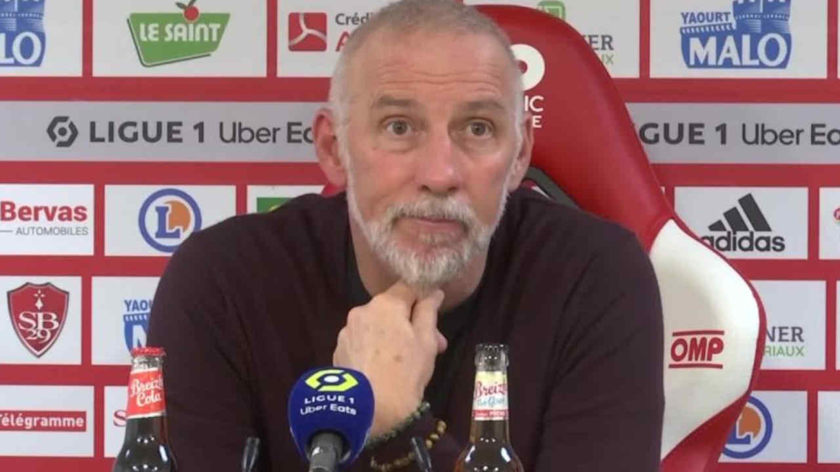 Eric Roy (Stade Brestois) lâche un tacle au Stade Rennais