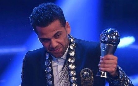 PSG : Daniel Alves envoie une pique à Cristiano Ronaldo