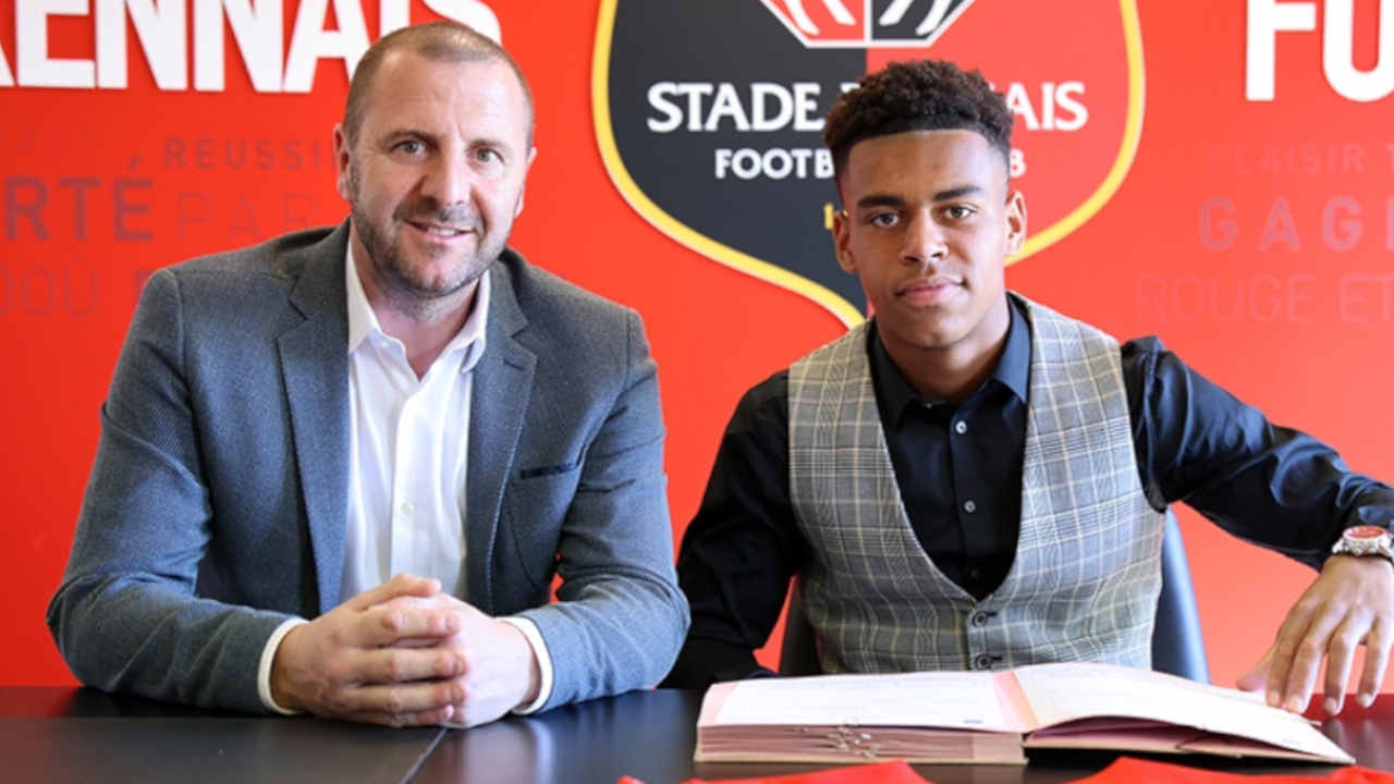 Désiré Doué a signé son premier contrat professionnel jusqu'en 2024 au Stade Rennais