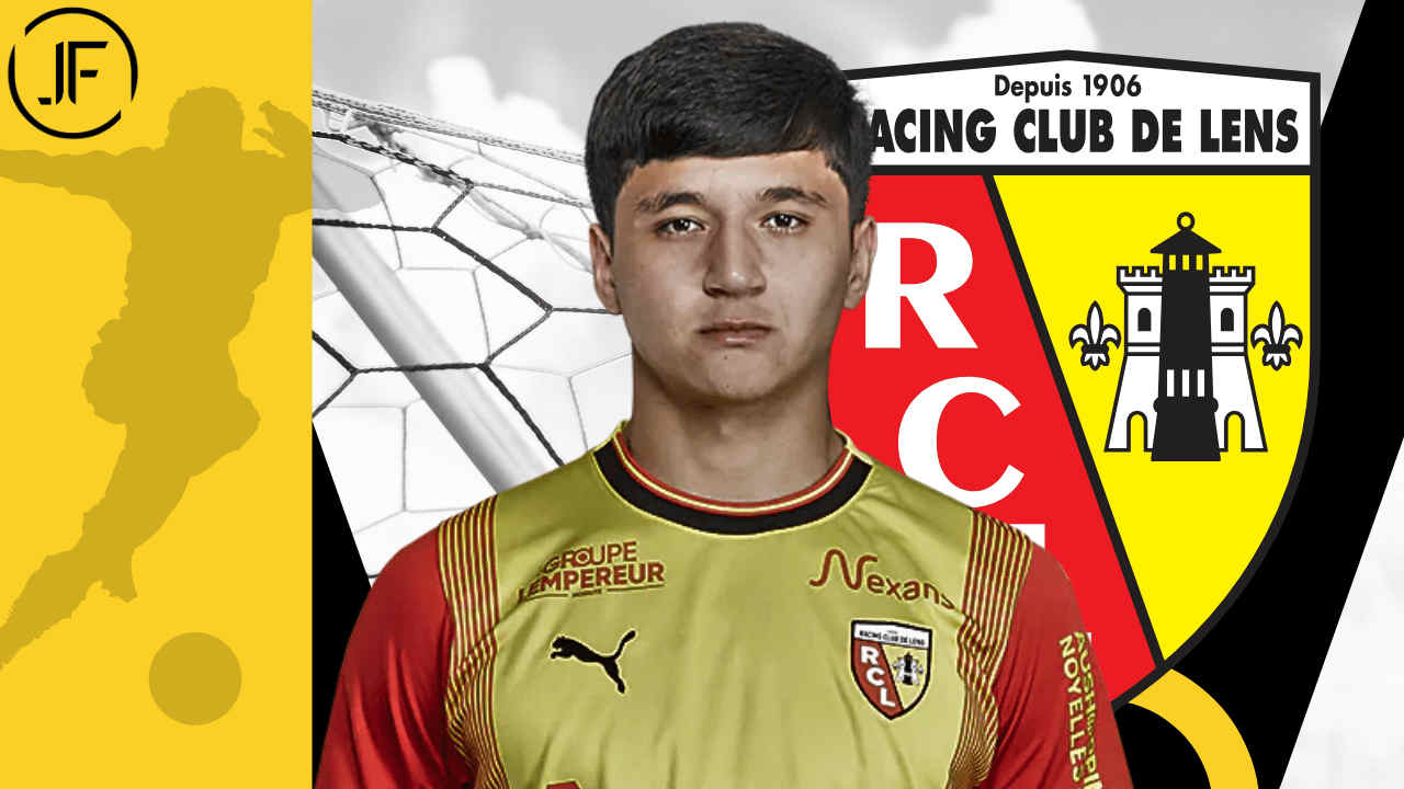 Abdukodir Khusanov (RC Lens) à la table de Jude Bellingham, Florian Wirtz et Lamine Yamal