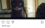 Geoffrey Kondogbia s'affiche avec le maillot du PSG